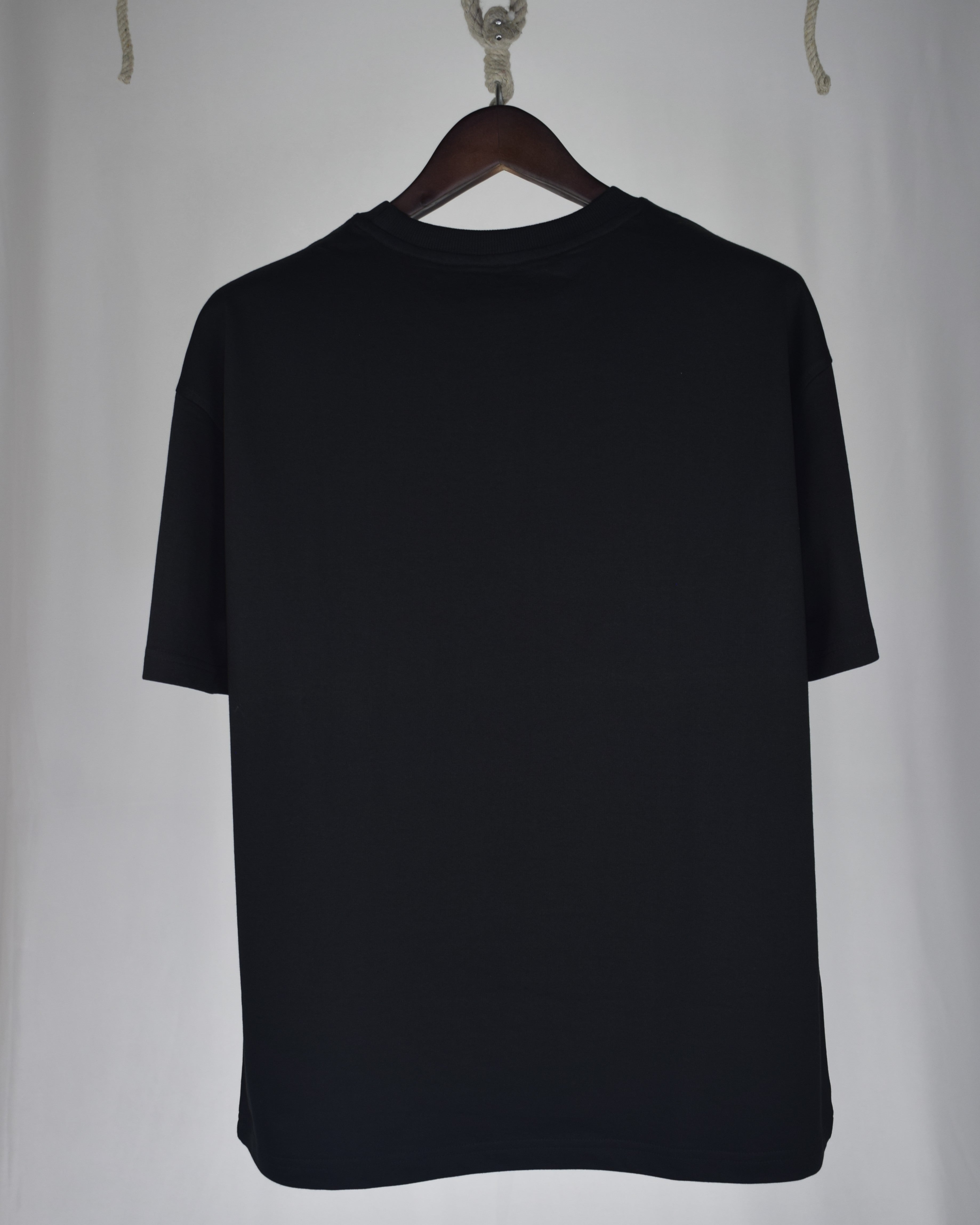 Signature Basics — Orversized T-Shirt (240 GSM)