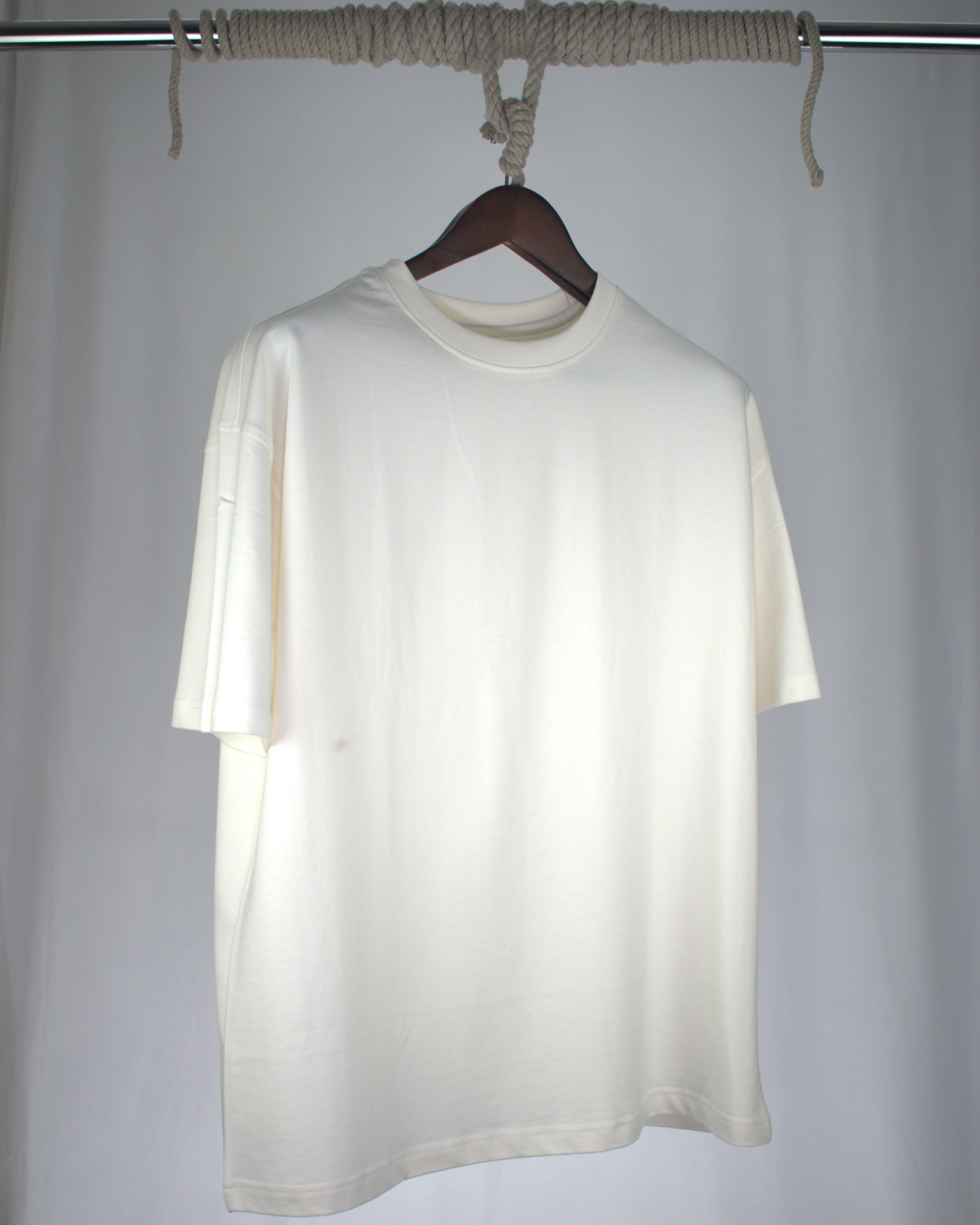 Signature Basics — Orversized T-Shirt (240 GSM)